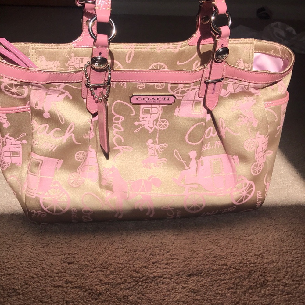 Coach shoulder purse.